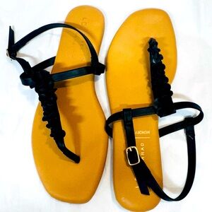 LC Lauren Conrad Black Flower T-Strap Sandals, NWOTs, size 9